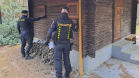 POLICIE chata doksy1 